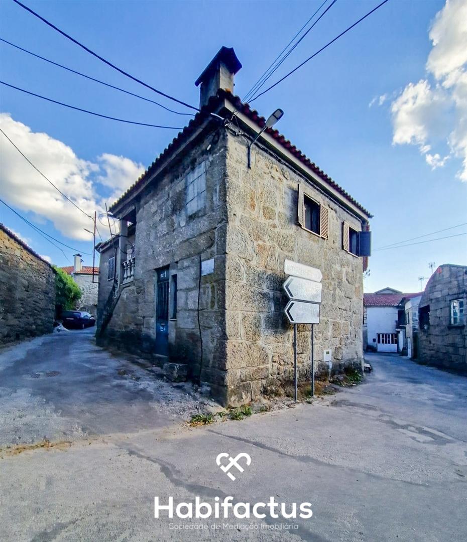 Moradia T3 para remodelar em Vila Chã de Sá - Viseu