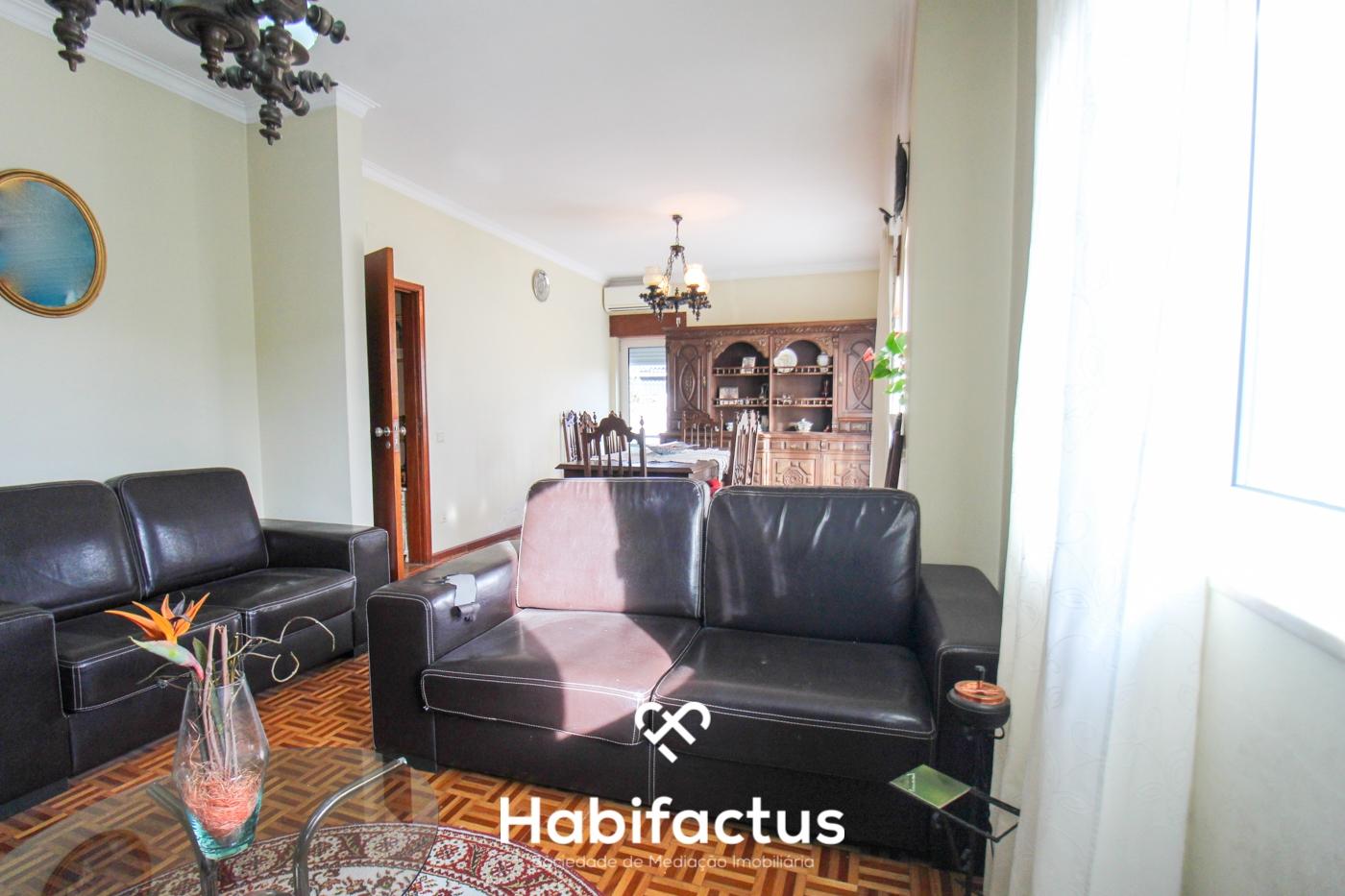 Moradia Isolada T3 com Estabelecimento Comercial – Viseu