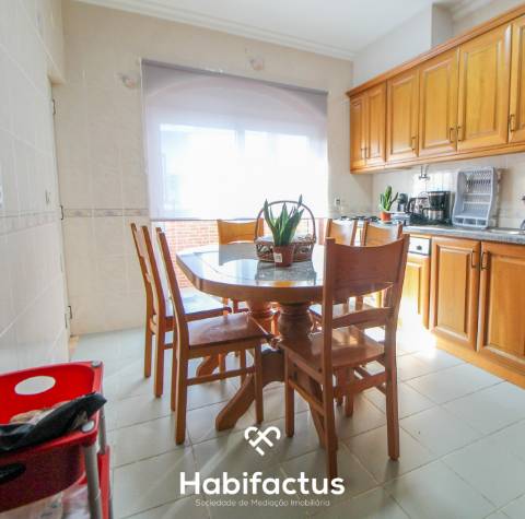 Moradia Isolada T3 com Estabelecimento Comercial – Viseu