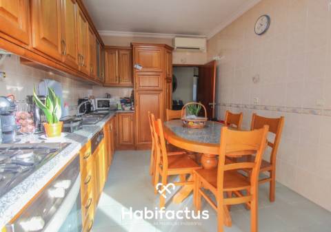 Moradia Isolada T3 com Estabelecimento Comercial – Viseu