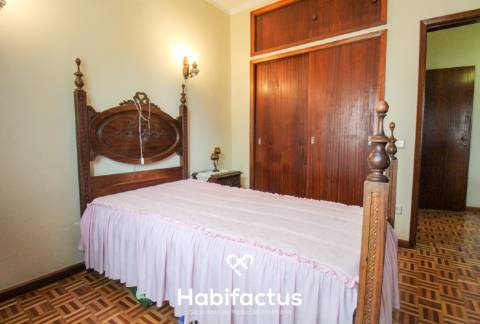 Moradia Isolada T3 com Estabelecimento Comercial – Viseu