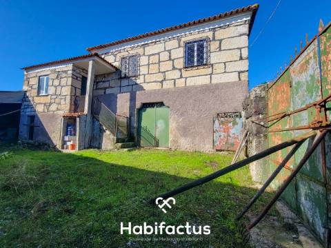 Moradia Isolada T2 em pedra para remodelar à venda – Gandufe, Mangualde - Viseu Viver rodeado de tra
