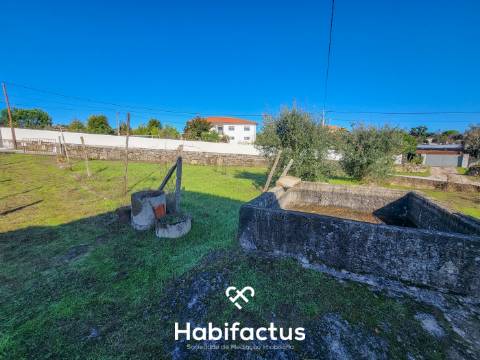 Moradia Isolada T2 em pedra para remodelar à venda – Gandufe, Mangualde - Viseu Viver rodeado de tra