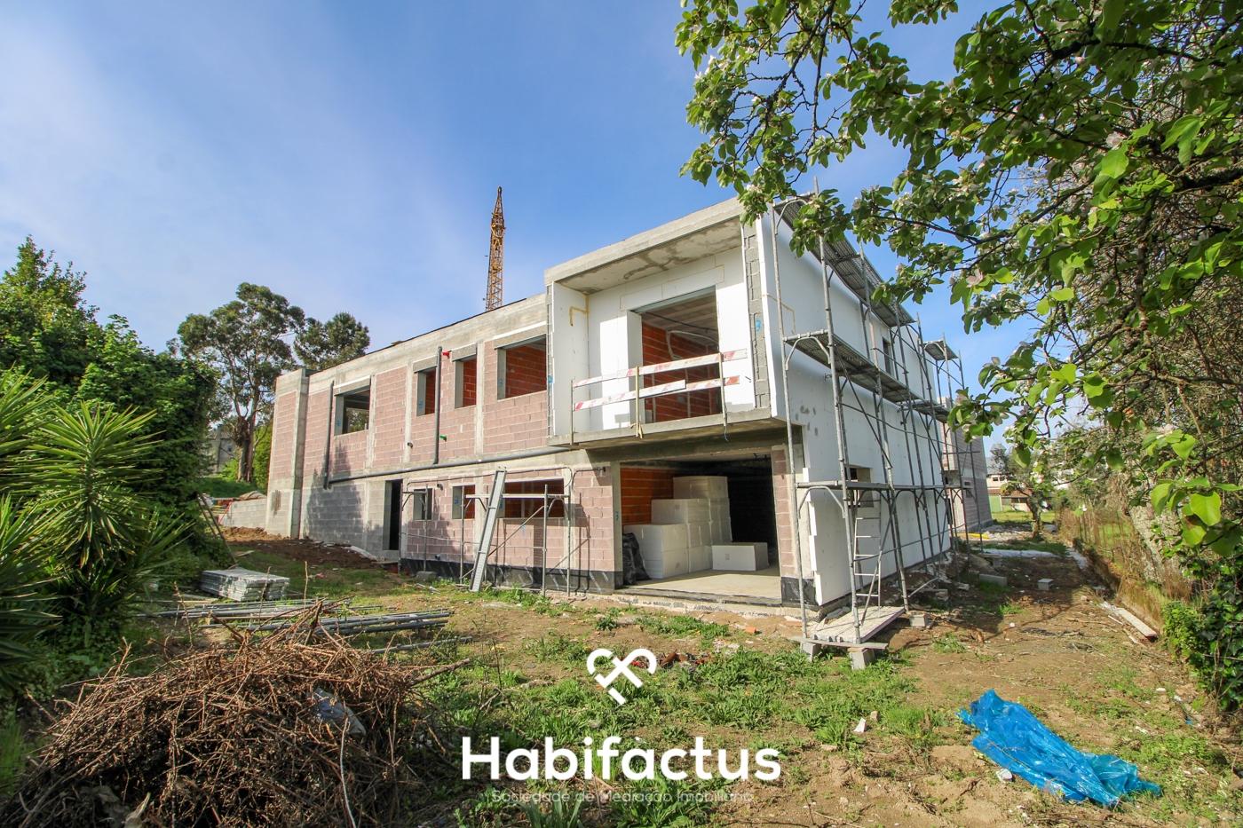 Moradia isolada T4 em construção, em Rebordinho - Viseu