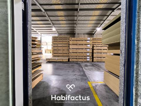 Armazém Industrial de 10.200 m² em Mangualde