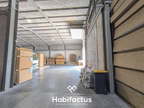Armazém Industrial de 10.200 m² em Mangualde