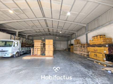 Armazém Industrial de 10.200 m² em Mangualde