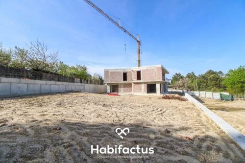 Moradia geminada T3 em construção, em Rebordinho  - Viseu