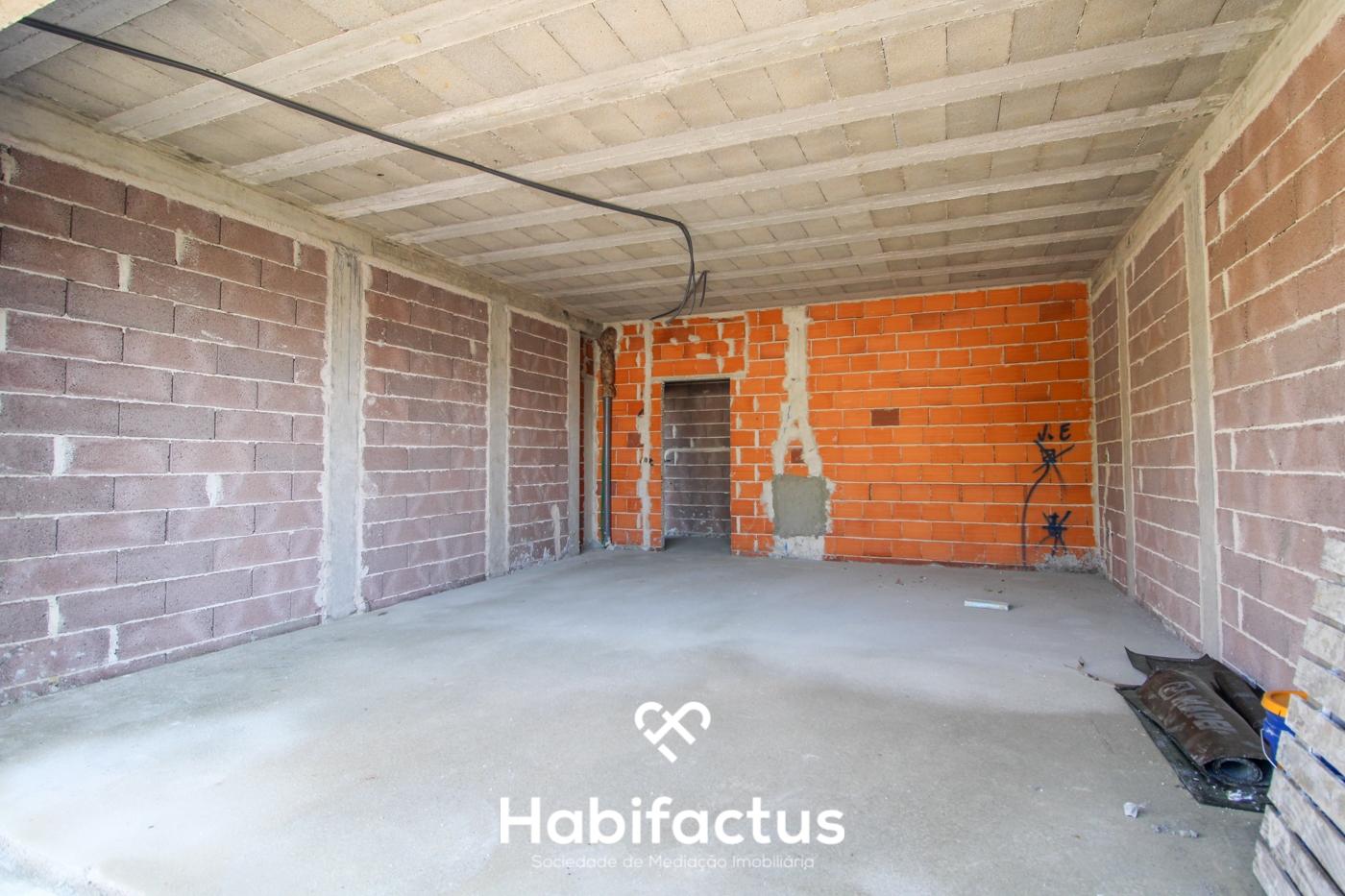 Moradia geminada T3 em construção, em Rebordinho  - Viseu