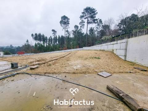 Moradia geminada T3 em construção, em Rebordinho  - Viseu