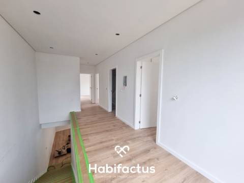 Moradia geminada T3 em construção, em Rebordinho  - Viseu