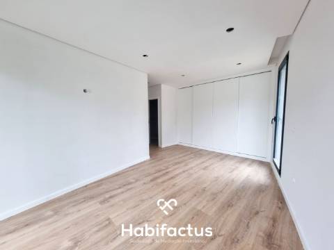 Moradia geminada T3 em construção, em Rebordinho  - Viseu