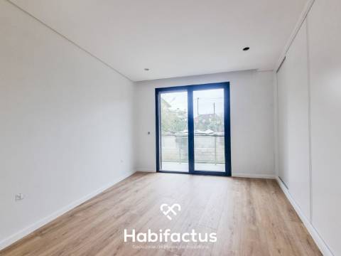 Moradia geminada T3 em construção, em Rebordinho  - Viseu