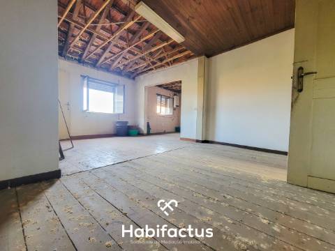 Moradia de Pedra T2 + 1 em Parada