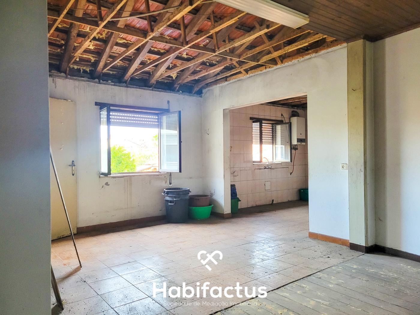 Moradia de Pedra T2 + 1 em Parada