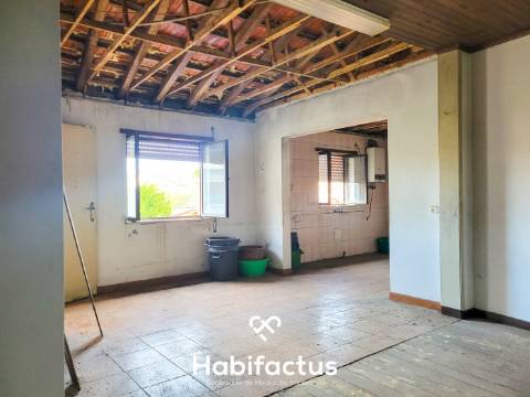 Moradia de Pedra T2 + 1 em Parada