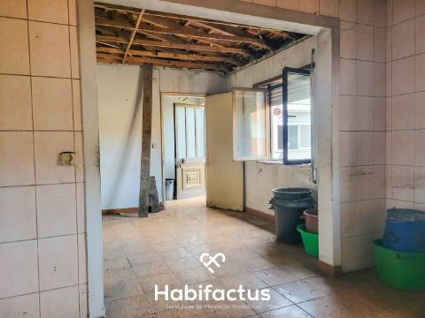 Moradia de Pedra T2 + 1 em Parada