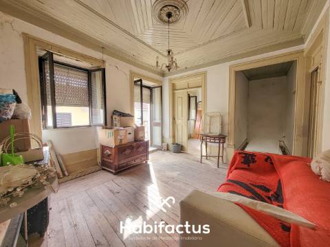 Moradia de Pedra T2 + 1 em Parada