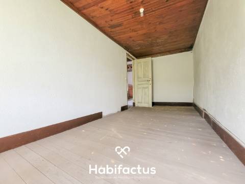 Moradia de Pedra T2 + 1 em Parada