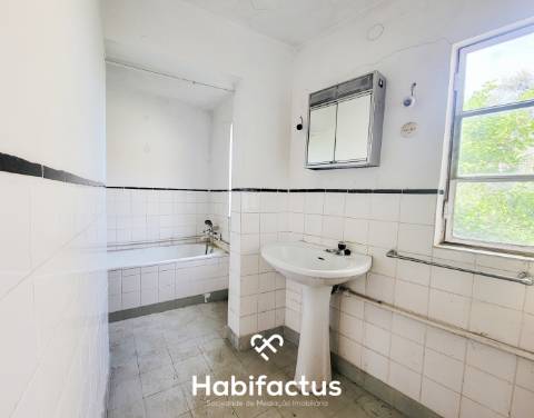 Moradia de Pedra T2 + 1 em Parada