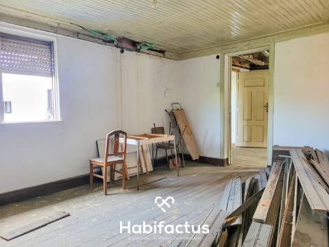 Moradia de Pedra T2 + 1 em Parada