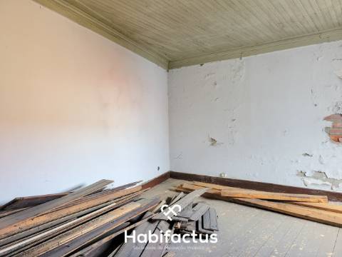 Moradia de Pedra T2 + 1 em Parada