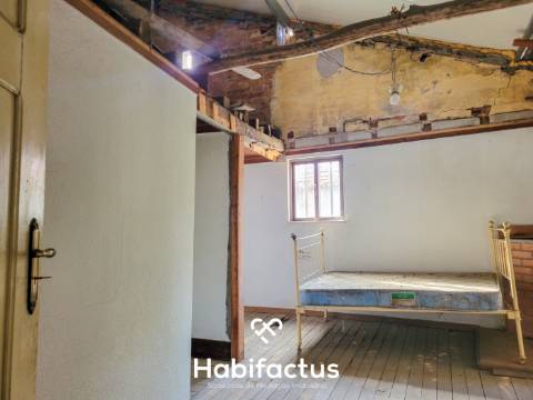 Moradia de Pedra T2 + 1 em Parada