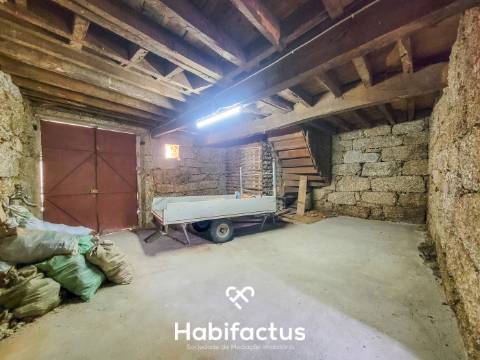 Moradia de Pedra T2 + 1 em Parada