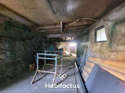 Moradia de Pedra T2 + 1 em Parada