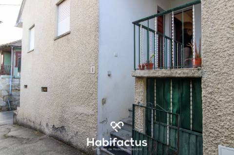 Moradia T3 para Remodelar à venda em Silgueiros - Viseu