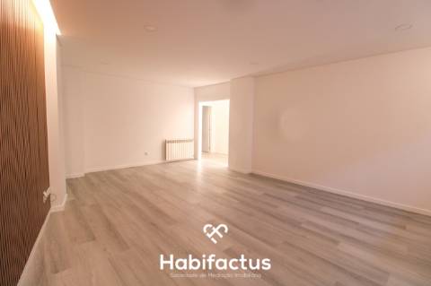 Apartamento T3 totalmente remodelado junto ao centro de Viseu
