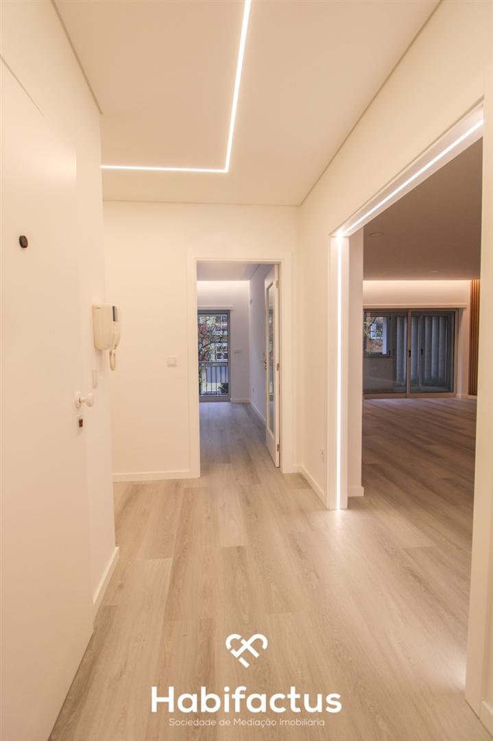 Apartamento T3 totalmente remodelado junto ao centro de Viseu