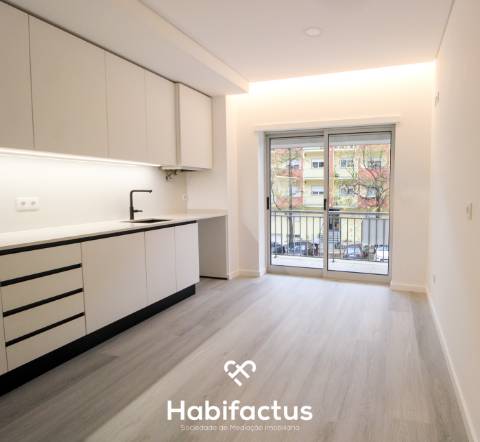 Apartamento T3 totalmente remodelado junto ao centro de Viseu