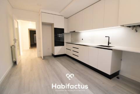 Apartamento T3 totalmente remodelado junto ao centro de Viseu