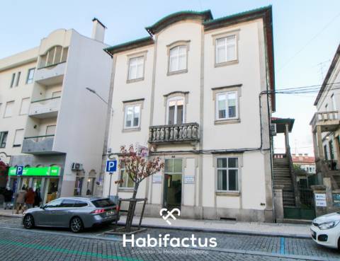 Andar Moradia T6 na Avenida Alberto Sampaio - Centro de Viseu