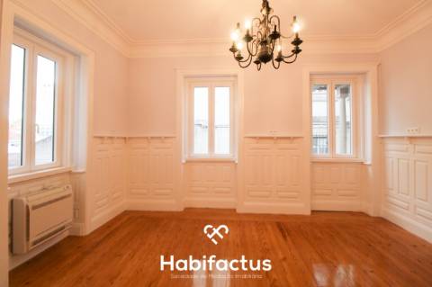 Andar Moradia T6 na Avenida Alberto Sampaio - Centro de Viseu