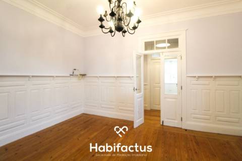 Andar Moradia T6 na Avenida Alberto Sampaio - Centro de Viseu