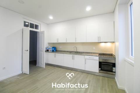 Andar Moradia T6 na Avenida Alberto Sampaio - Centro de Viseu