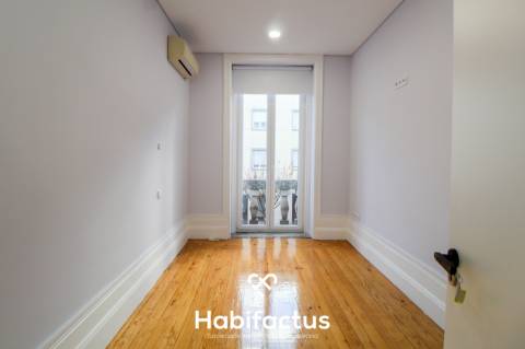 Andar Moradia T6 na Avenida Alberto Sampaio - Centro de Viseu