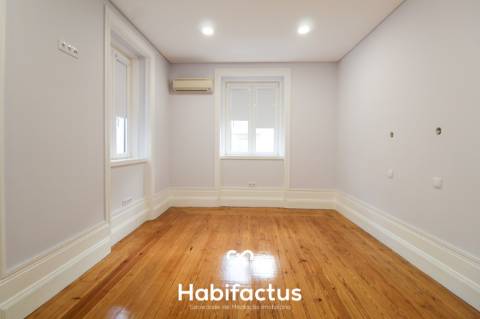 Andar Moradia T6 na Avenida Alberto Sampaio - Centro de Viseu