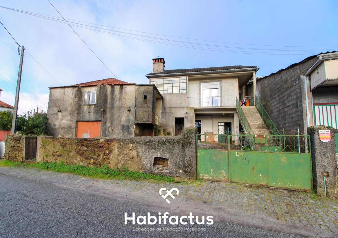 Moradia T3 com terreno em Samorim - Sátão