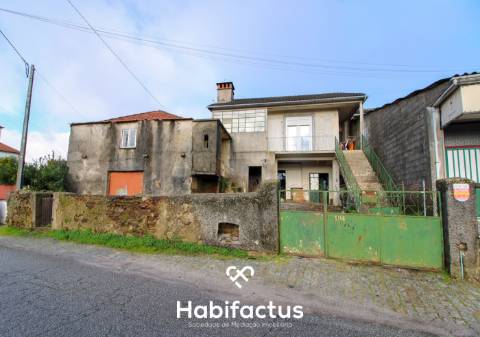 Moradia T3 com terreno em Samorim - Sátão