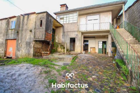 Moradia T3 com terreno em Samorim - Sátão