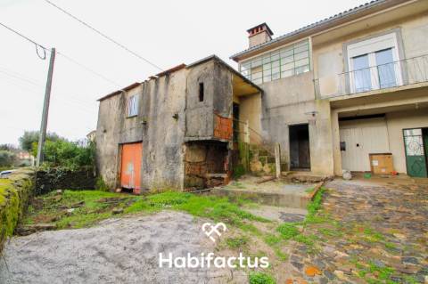 Moradia T3 com terreno em Samorim - Sátão