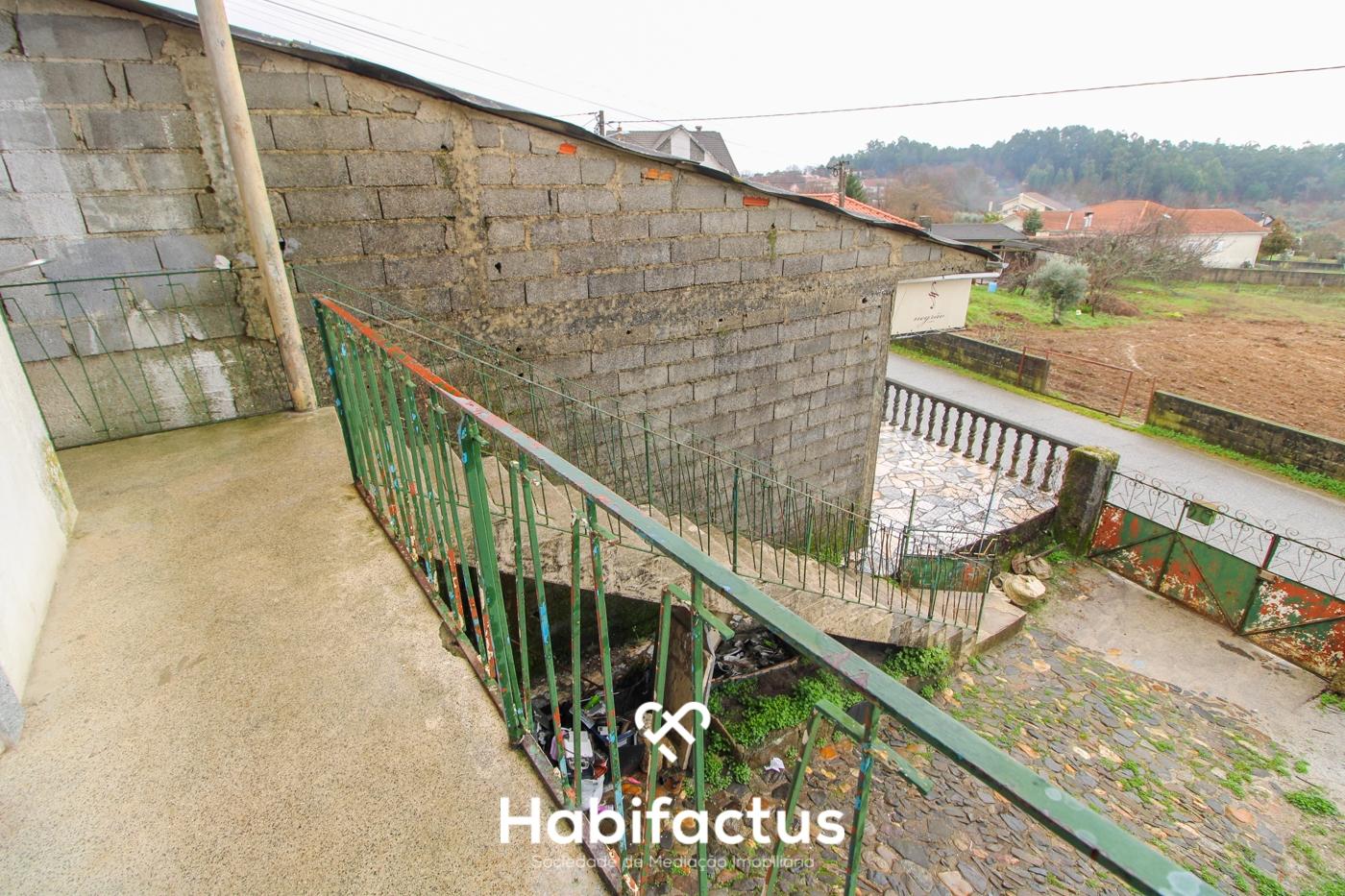 Moradia T3 com terreno em Samorim - Sátão