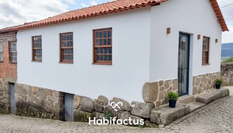 Casa em Pedra - Tondela