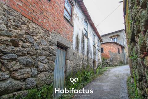 Casa em Pedra - Tondela