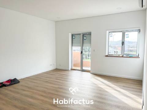Apartamento T2 remodelado para venda em Viseu