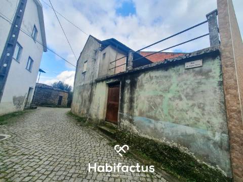 Moradia Isolada T5 para Reconstrução | Parada – Carregal do Sal