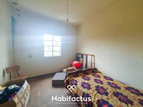 Moradia Isolada T5 para Reconstrução | Parada – Carregal do Sal